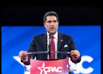 La ultraderecha aprovecha la euforia trumpista y el vacío de oposición para buscar su hueco en México