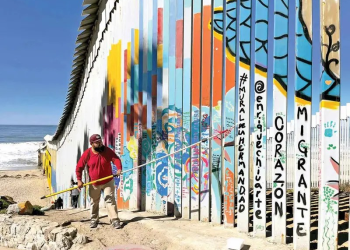 Un muro fronterizo se convierte en lienzo, lleno de ideas y esperanza