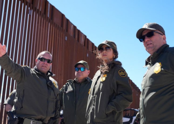 EU extenderá el muro fronterizo por al menos 11 kilómetros: Kristi Noem