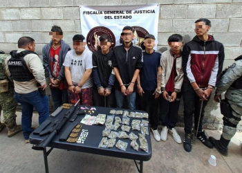 Autoridades aseguran drogas y armas en cateo en Hermosillo: siete detenidos