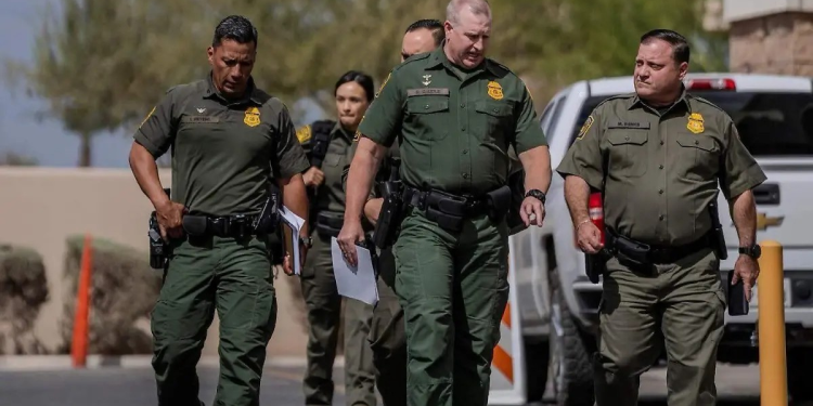 Jefe de la Patrulla Fronteriza visita el sector de Yuma