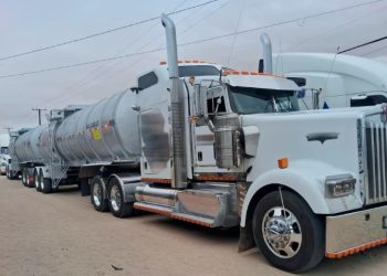 Aseguran 6 camiones que transportaban combustible ilegal en Sonora; recuperan 200 mil litros de hidrocarburos