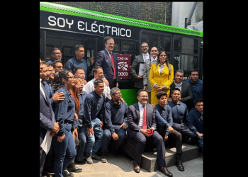 Presenta Ebrard el Taruk, primer autobús eléctrico 100% mexicano