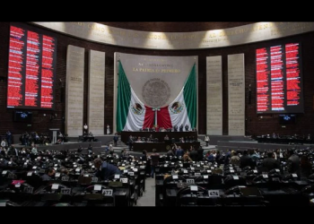 Diputados gastan más de 60 mdp en puente subutilizado, chamarras, boletos para Six Flags..