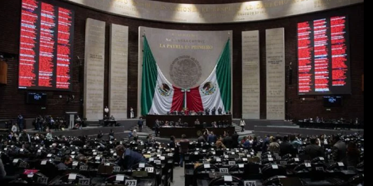 Diputados gastan más de 60 mdp en puente subutilizado, chamarras, boletos para Six Flags..