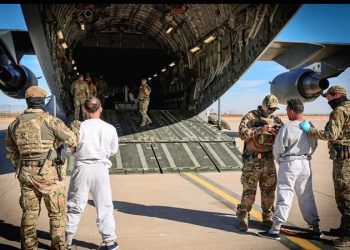 Por alto costo, Trump deja de usar aviones militares para deportaciones