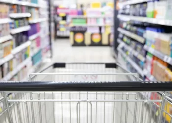 Mujeres Son Detenidas por Cambiar Etiquetas de Precios en Supermercado