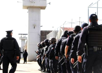 Decomisan 61 armas blancas en penal de Sonora