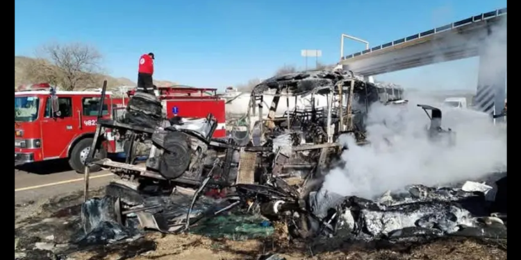Tragedia en Durango: Mueren 14 pasajeros tras choque de autobús con tractocamión