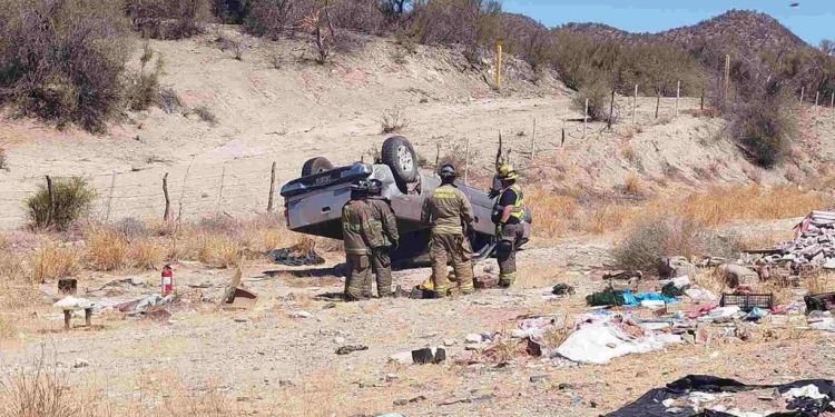 Vuelca Pick Up en la Carretera Rumbo a Minas de Pilares en Hermosillo; Hay Tres Lesionados