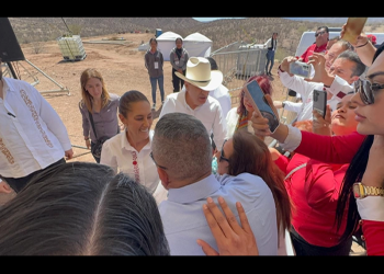 Maestros en Sonora entregan a Sheinbaum manifiesto con demandas del sector