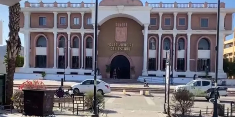 Limpian Pintas Donde Manifestantes Expresaron Desacuerdos Durante el 8M en Hermosillo