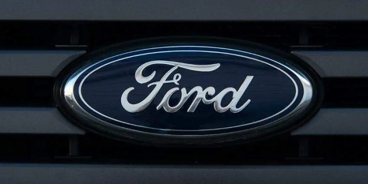 México llama a revisar más de 2 mil vehículos Ford por falla en el motor del parabrisas