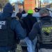 Fiscales de EEUU presentan cargos contra más de 840 inmigrantes ilegales en una semana