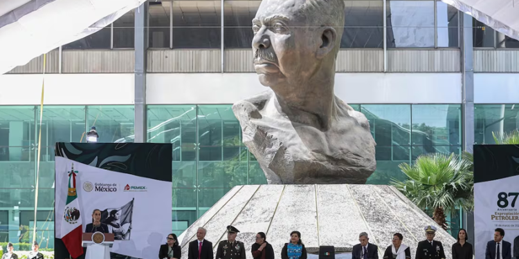 Sheinbaum: Hoy comienza la integración vertical de Pemex para fortalecerla; reconoce a Cuauhtémoc Cárdenas por defensa de la soberanía