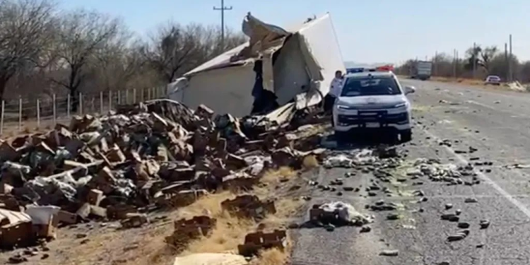 Chocan de Frente Camiones de Carga en Carretera Hermosillo – Bahía de Kino