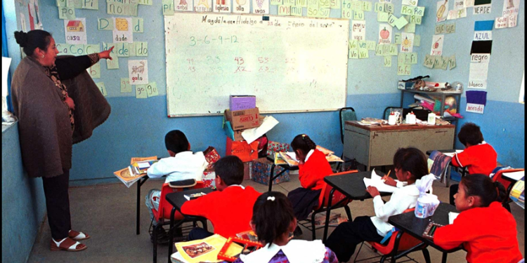 Maestros, la profesión más expuesta a factores de riesgo psicosocial en México