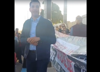 Manifestación pacífica en la SEC de docentes federales tras retiro de iniciativa de Ley del ISSSTE de las cámaras legislativas