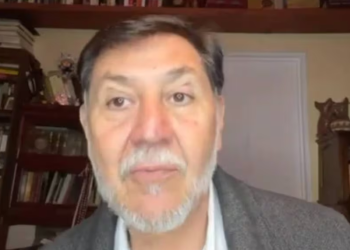 Noroña acusa campaña de desprestigio y niega vuelo a Francia en primera clase; “el viaje lo pagué con mi dinero”, dice