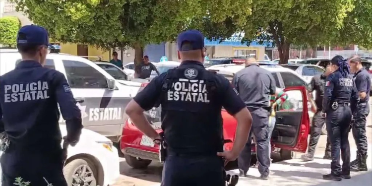 Mujer Dejó a Sus Hijos de 2 y 5 Años Dormidos Dentro de Auto en Hermosillo