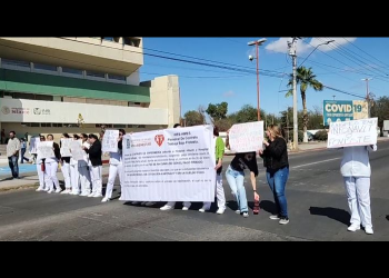 Personal eventual de enfermería del HIES e HIMES toma las calles frente al Hospital Infantil del Estado de Sonora