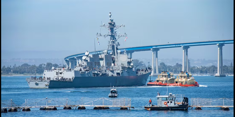 EU envía segundo destructor para operaciones cerca de México; éste cierra la pinza por el Pacífico