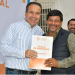 Apoya Toño Astiazarán a familias con títulos de propiedad de sus viviendas