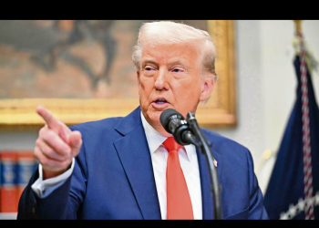 Llueven burlas y críticas a gobierno de Trump tras incluir a periodista a “chat de guerra” con funcionarios; exigen investigación