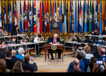 Trump firma una orden para desmantelar casi por completo el Departamento de Educación