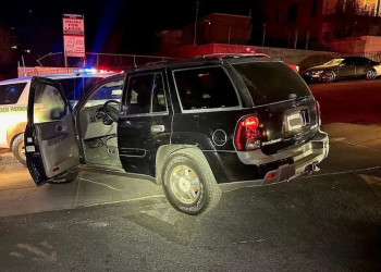 Detienen a ‘pollero’ con dos migrantes cerca de la frontera de Nogales; tiene 16 años