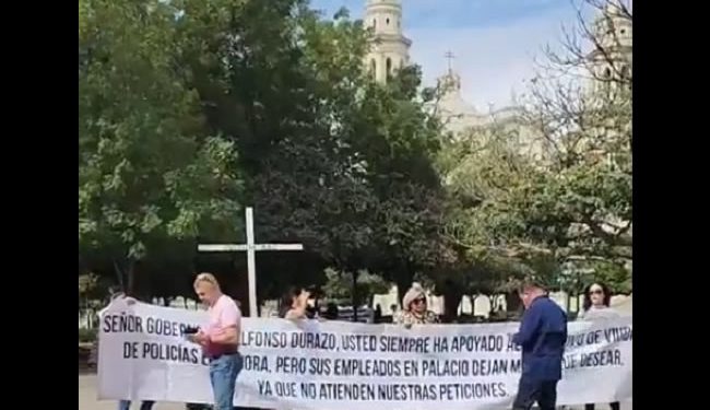 Regresan viudas de policías a exigir pago de pensión promesa del gobernador en diciembre de 2024