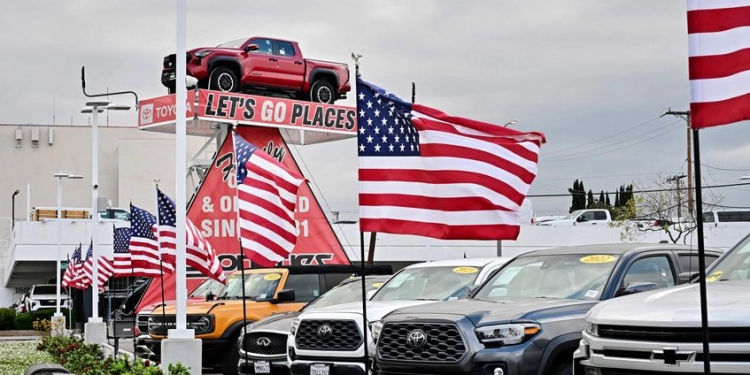 Wall Street cierra con pérdidas, en plena tormenta por aranceles de Trump