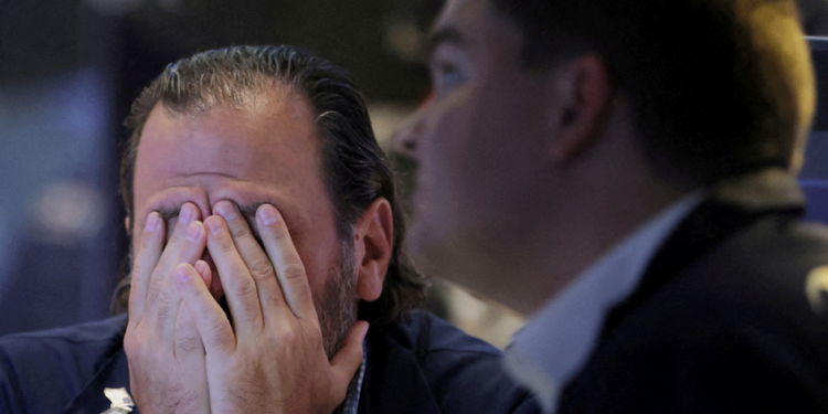 Wall Street cierra en picada y bolsas se desploman; mercado se cuestiona cuánto dolor aceptará Trump para la economía