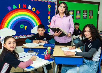 Estos espacios han sido fundamentales para proporcionar acceso a la educación a niños, jóvenes y adultos en comunidades mineras