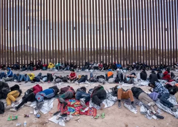 El Pentágono autoriza a tropas estadounidenses en Arizona a patrullar la frontera sur