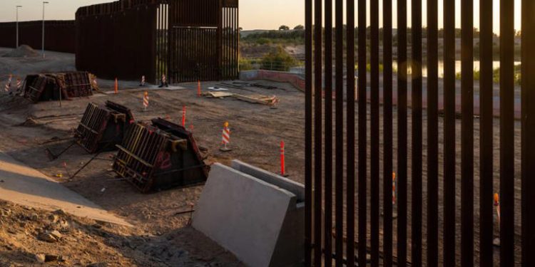 Se quita la vida mujer china detenida en estación fronteriza de Arizona