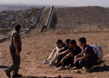 Arrestan a 4 estadounidenses y 11 mexicanos con armas y droga; querían cruzar a EEUU