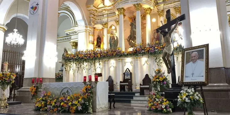 Llevan a Cabo Misa en Catedral de Hermosillo por Muerte del Papa Francisco