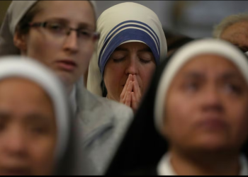 El Vaticano comunica que el Papa murió por un ictus