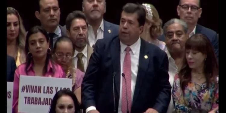 Diputados avalan salario mínimo y blindaje de propinas en hoteles y restaurantes