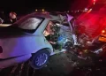 3 Personas Terminaron Prensadas en Choque Entre Vehículo y Tráiler en Carretera a Bahía de Kino