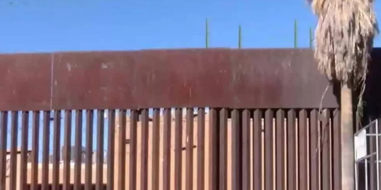 Menor de 16 Años es Detenido al Intentar Cruzar Armas de Fuego, Cuchillos de Arizona a Sonora