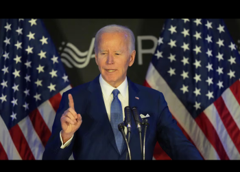 Biden dice en su reaparición que es “impresionante” que Trump haya causado ya “tanto daño y destrucción”