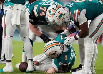 NFL presenta siete cascos nuevos para reducir el número de conmociones cerebrales