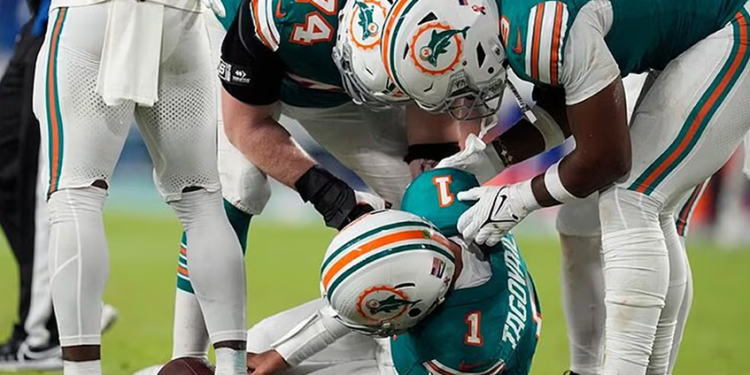 NFL presenta siete cascos nuevos para reducir el número de conmociones cerebrales