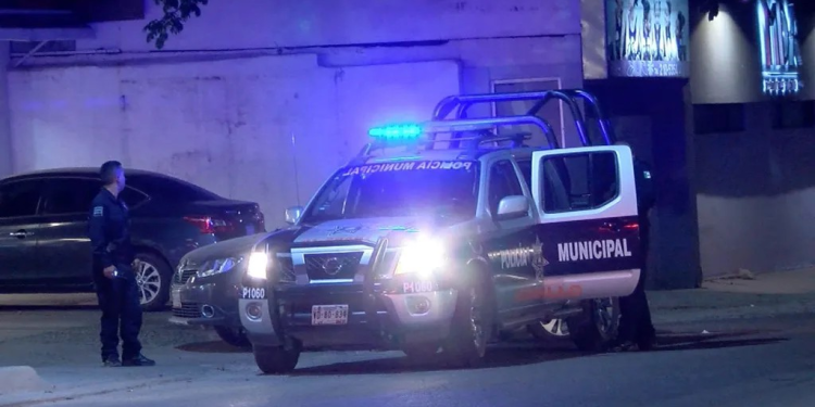 Rescatan a Joven de Torre de 15 Metros de Altura; Estaba Bajo Influjos del Alcohol