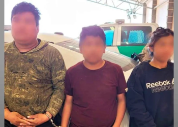 Detienen a mujer en Arizona por transportar a cinco migrantes en la cajuela