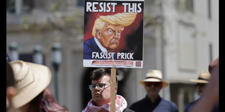 Se acabó la luna de miel: Trump es el presidente con la aprobación más baja en siete décadas