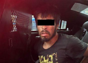 Policía de Monterrey detiene a hombre por golpear a mujer, tiene orden de aprehensión en Sonora