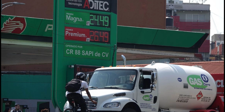 No se sancionará a gasolineras, sólo serán exhibidas en las conferencias: Sheinbaum